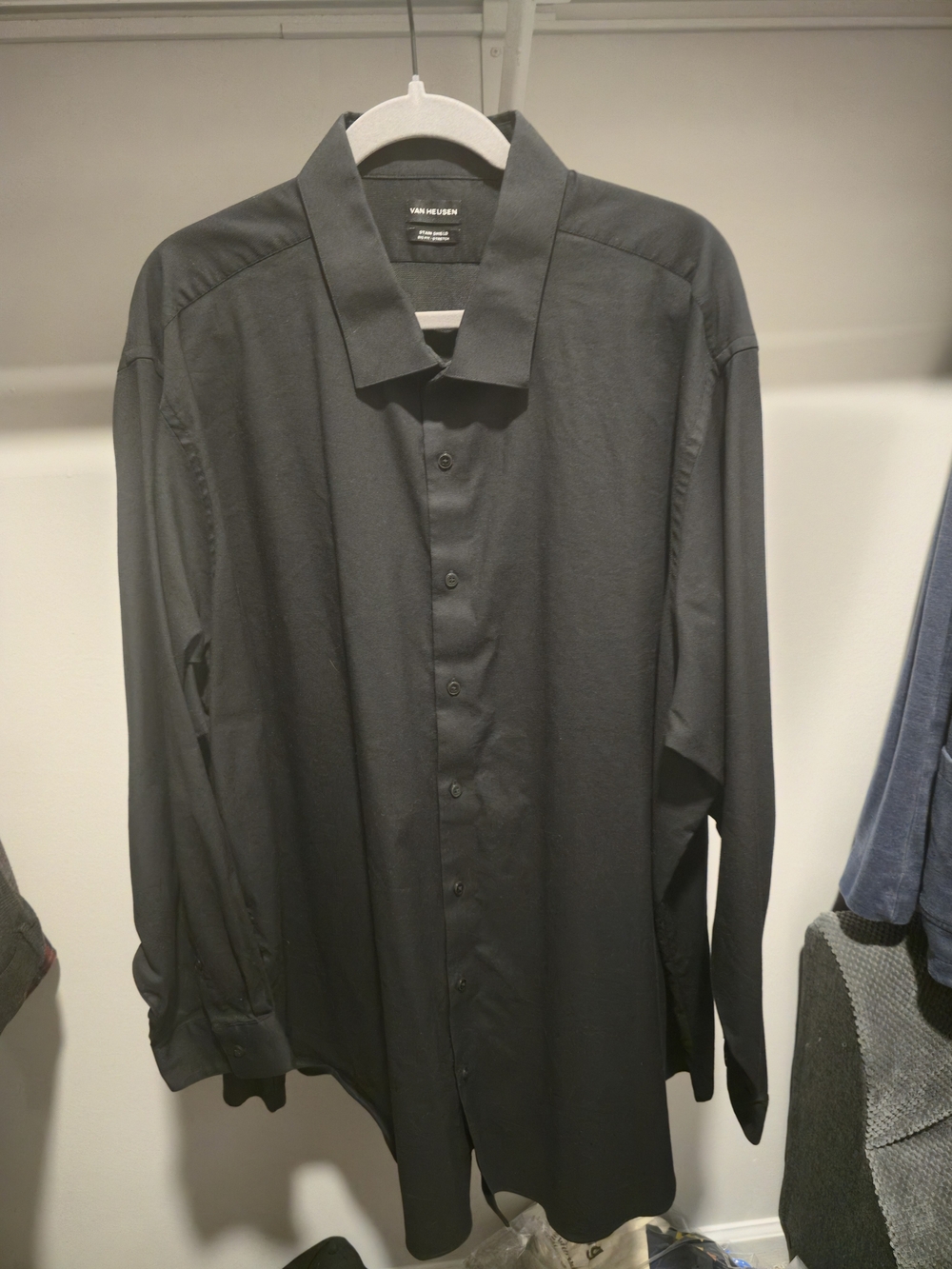 Van Heusen Men's Dark Gray Long-Sleeve Button Shirt
